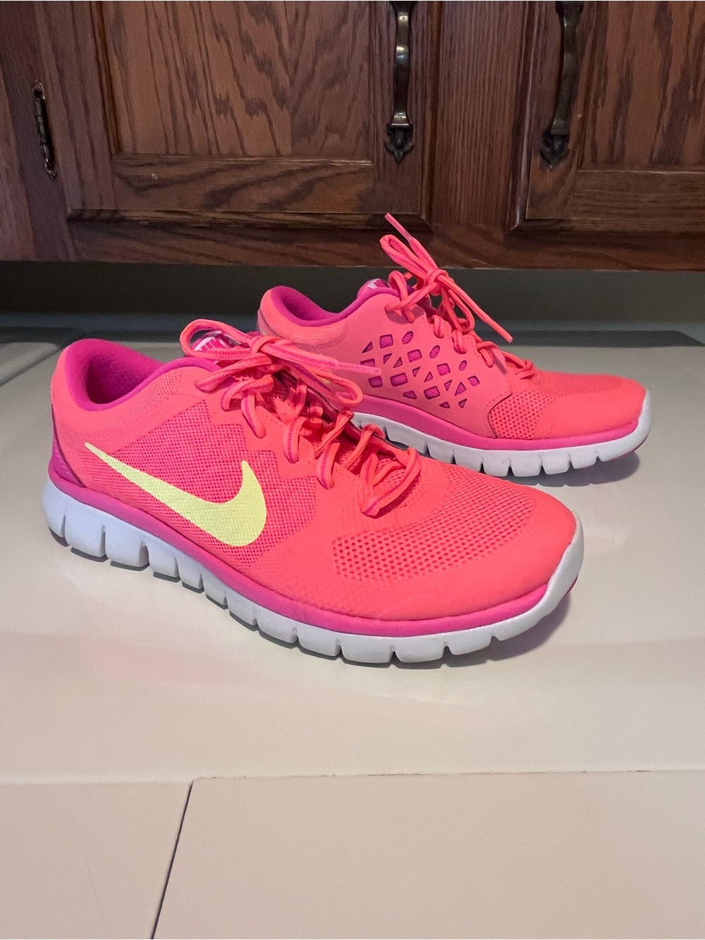 Nike 5.5Y/UK 5/EUR 38 Women’s NWOT Hot Pink Athletic Shoes with Yellow Swoosh